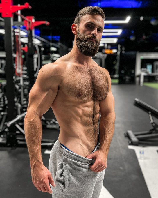 How do I stay shredded all year around? Easy, calorie deficit with a high protein intake. If I can do<a href="/tag/bodybuilders"class="tags"><span>#bodybuilders</span></a><a href="/tag/bodybuilding_motivation"class="tags"><span>#bodybuilding_motivation</span></a><a href="/tag/naturalbodybuilding"class="tags"><span>#naturalbodybuilding</span></a>