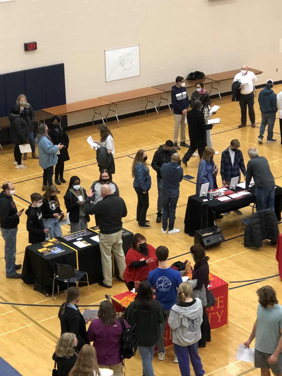 ChaskaHighCRC's tweet photo. That’s a wrap! Thanks to all of the students who joined us at the MN Education Fair, and thank you to all of the colleges for attending!
#macac #postsecondary #college @MinnACAC https://t.co/6cZxv20YZx