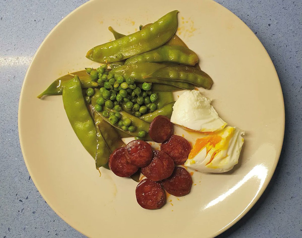 monteromonti's tweet photo. Ojo que los #huevos camperos vienen de un #mayeto de #Rota, y el #chorizo lo compramos en #Salduero (#Soria). Y el verde... de nuestro #huerto.
#cena
#laencimerazul https://t.co/YAp1hIrO7g