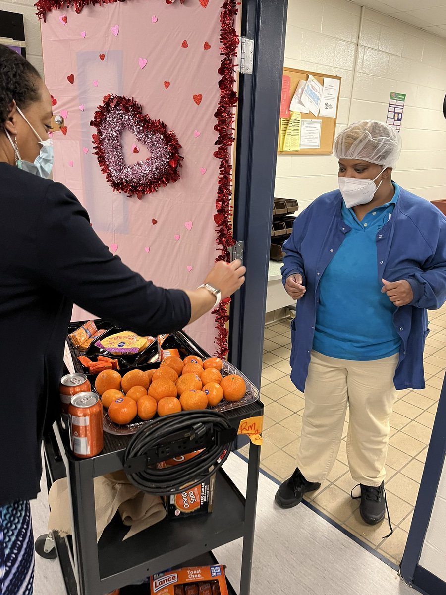 Docpittman1's tweet photo. Truly enjoyed serving our AZK staff members as we welcomed students and staff back into the building with a Dress for Success day!!! @ccolemanleader1 @DebbieFSSEduca1 @azkacademy   @GriffinSpalding #staycommitted https://t.co/s2TVkcSvCF