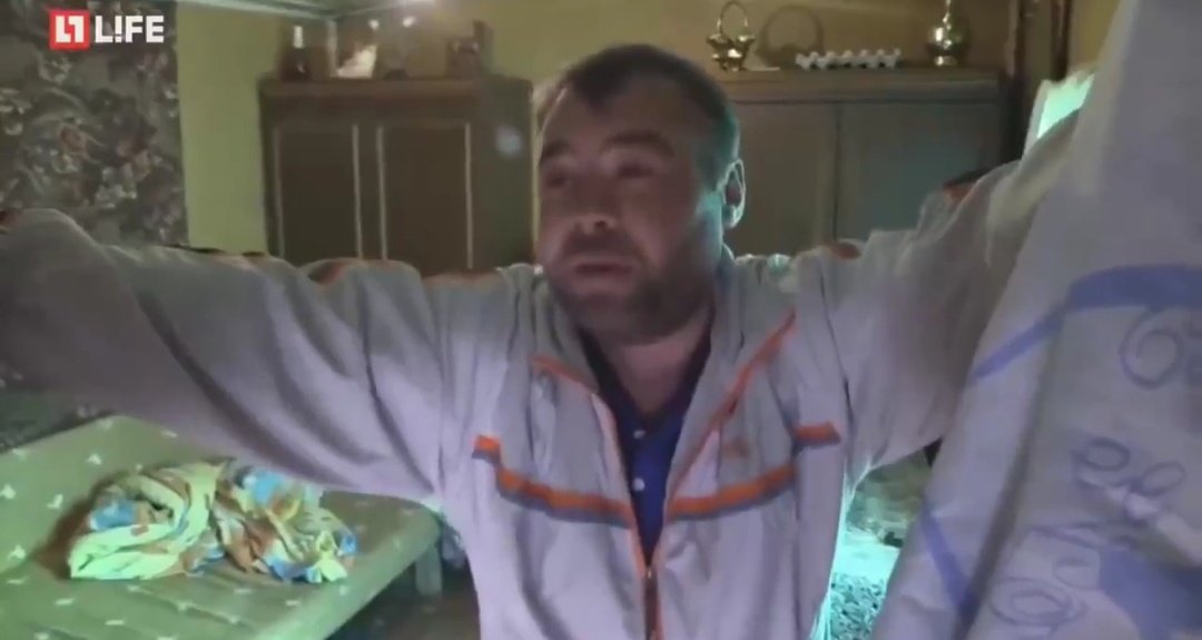 Мем вообще похую заминированный тапок. Димон заминированный стикеры. Димон заминированный тапок ваще по. Я бухаю даже дверь открыта. Похуй похуй вообще похую.