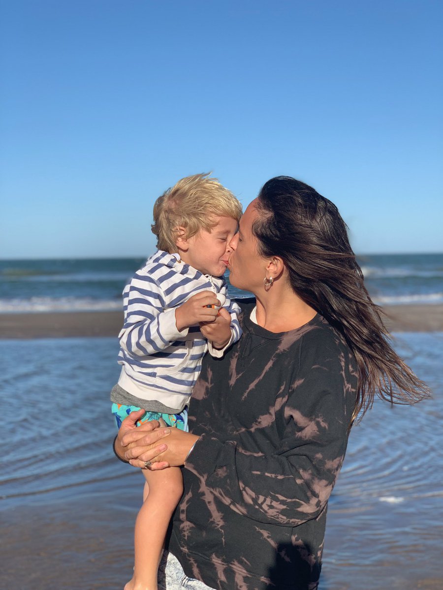Luli_buccella's tweet photo. Creo q le estoy dandole todas las herramientas 🙈a mi hijo p q en un futuro, haga todas las terapias del mundo😂 #complejodeedipo https://t.co/3axfF0yVof
