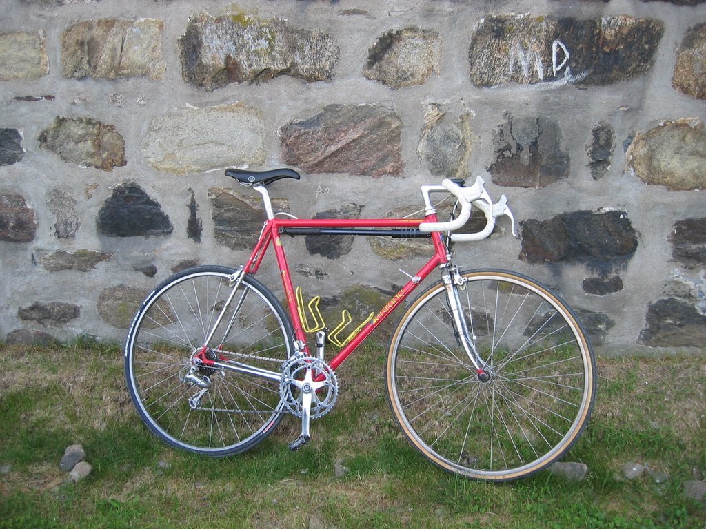 CycleFunMtl's tweet photo. Bertrand with its original forks &amp; the nails all done-up in DuPont Imron fire-engine red.
That's the colour I chose when I sat down &amp; got measured for a custom-built Bertrand GB3000 in spring 1988.
Columbus SLX, Campy Chorus, Cinelli incl. bottom bracket<-#TheBest
#VintageSteel https://t.co/WGRonN7WhP