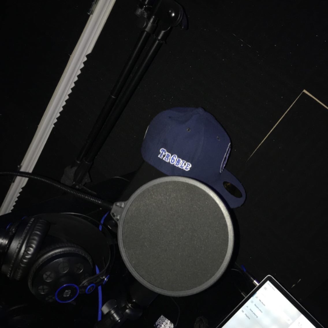 Tr6ble's tweet photo. Go Stream Mine/ @awbray6k’s New Tape! #6Below Out Now On All Platforms! https://t.co/gIfRMgkMh6