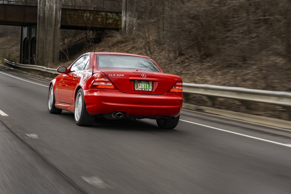 KnauzAutos's tweet photo. There's nothing like eating up some miles on that first nice day of the year! ❤️ #MercedesBenz #SLK320 #MBFunPhoto https://t.co/wHkYC16p9I
