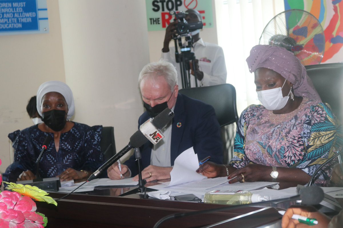 unwomenNG's tweet photo. Today @unwomen @UN_Nigeria @UNFPANigeria @MercyCorps_NG @ngBritish joined @fmwa_ng for the National press briefing to earmark activities for International Women’s Month &amp; launched the “National Communication Strategy for Ending all forms of GBV against Women &amp; Girls in Nigeria”. https://t.co/uUVYWGdvOu