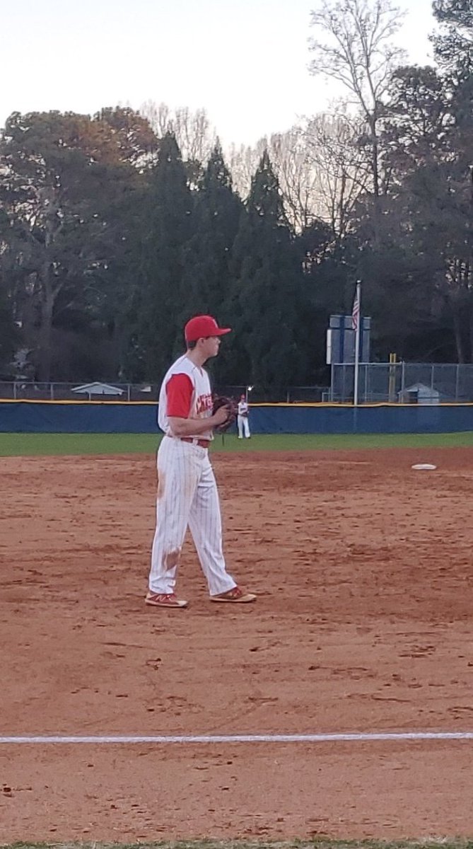 Tyler Nee's Grandpa retrieves Tyler's 2 run Home run ball!!  Fun note Gpa pitched for Minnesota Twins! Chargers with the lead 7-2 in top of 7th. #pdschargers <a href="/ChargersPDS/">PDS Athletics</a>
