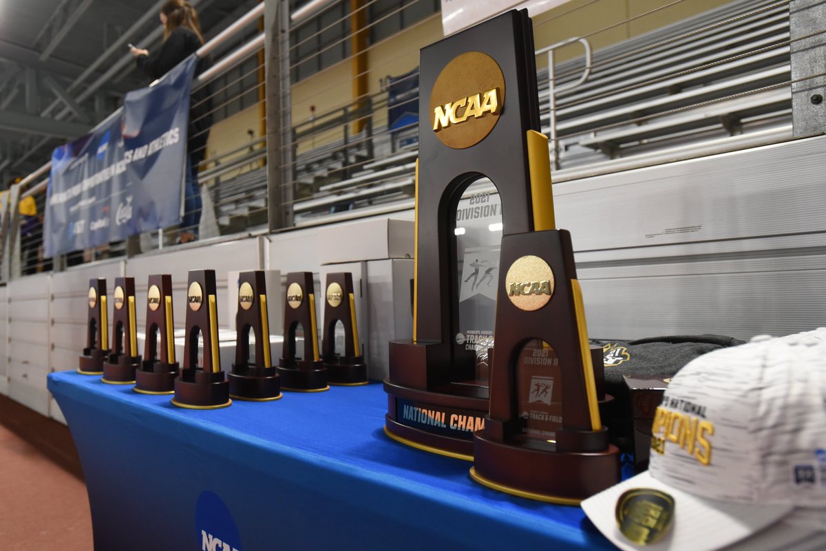 NCAADII's tweet photo. Congratulations to the 540 student-athletes who qualified for the 2022 #D2MITF and #D2WITF Championships 🤯: https://t.co/QVKnGh8abG. https://t.co/bTfqL8YGVA