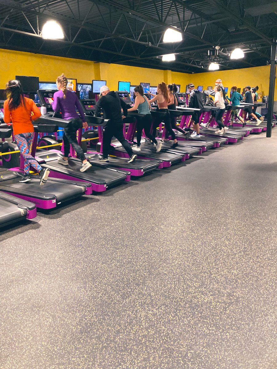 _kennedyannp's tweet photo. I think all of Cleveland found out today started @MichelobULTRA’s March MADNESS! I had to wait for a treadmill!!! Let’s crush this challenge, Team Ultra! 😆 #fivemiles #teamultra #marchmadness https://t.co/2Litc11OPR