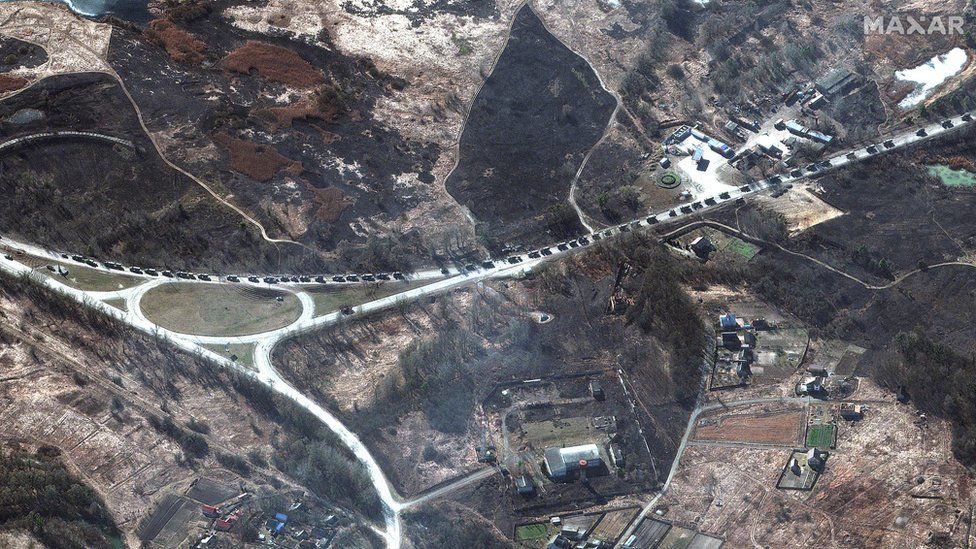jebain1's tweet photo. @KremlinRussia_E why do you allow such an unprofessional convoy to take place? Did you want to be easy targets for @Ukraine? Your commanders know that Russia has satellites too, right? Maybe negotiating now would be better than showing the world more ways you are not prepared. https://t.co/pEb3U6K5zC