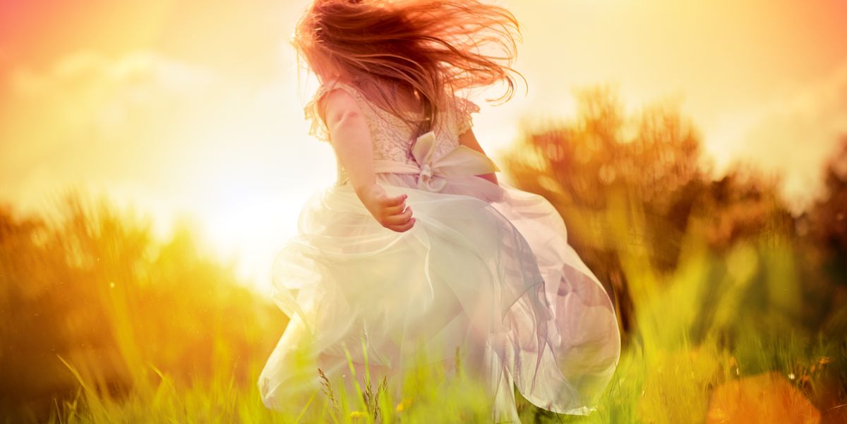 Человек на рассвете. Легкость и радость. Девушка на ветру. Женщина на ветру. Счастливая женщина.