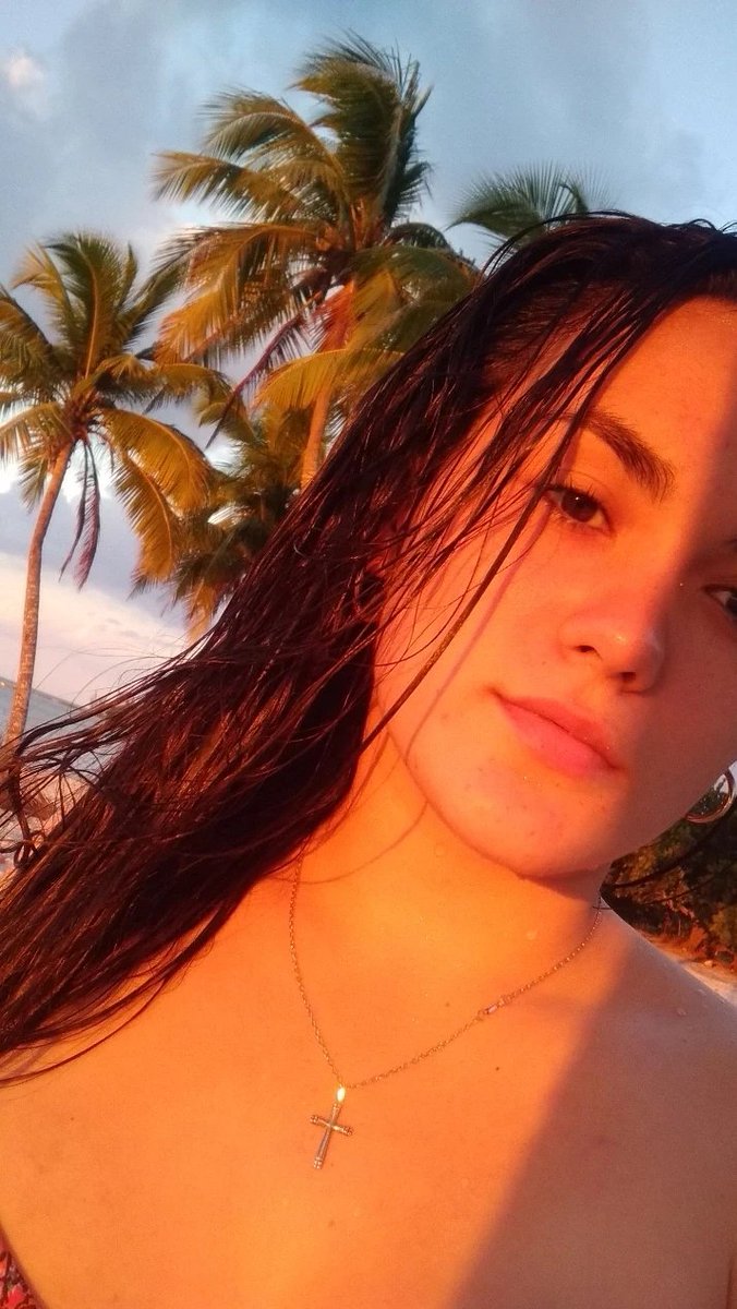_rosabel_rivero's tweet photo. Puedo quedarme a vivir en la playa? https://t.co/eR1jQTJi6P