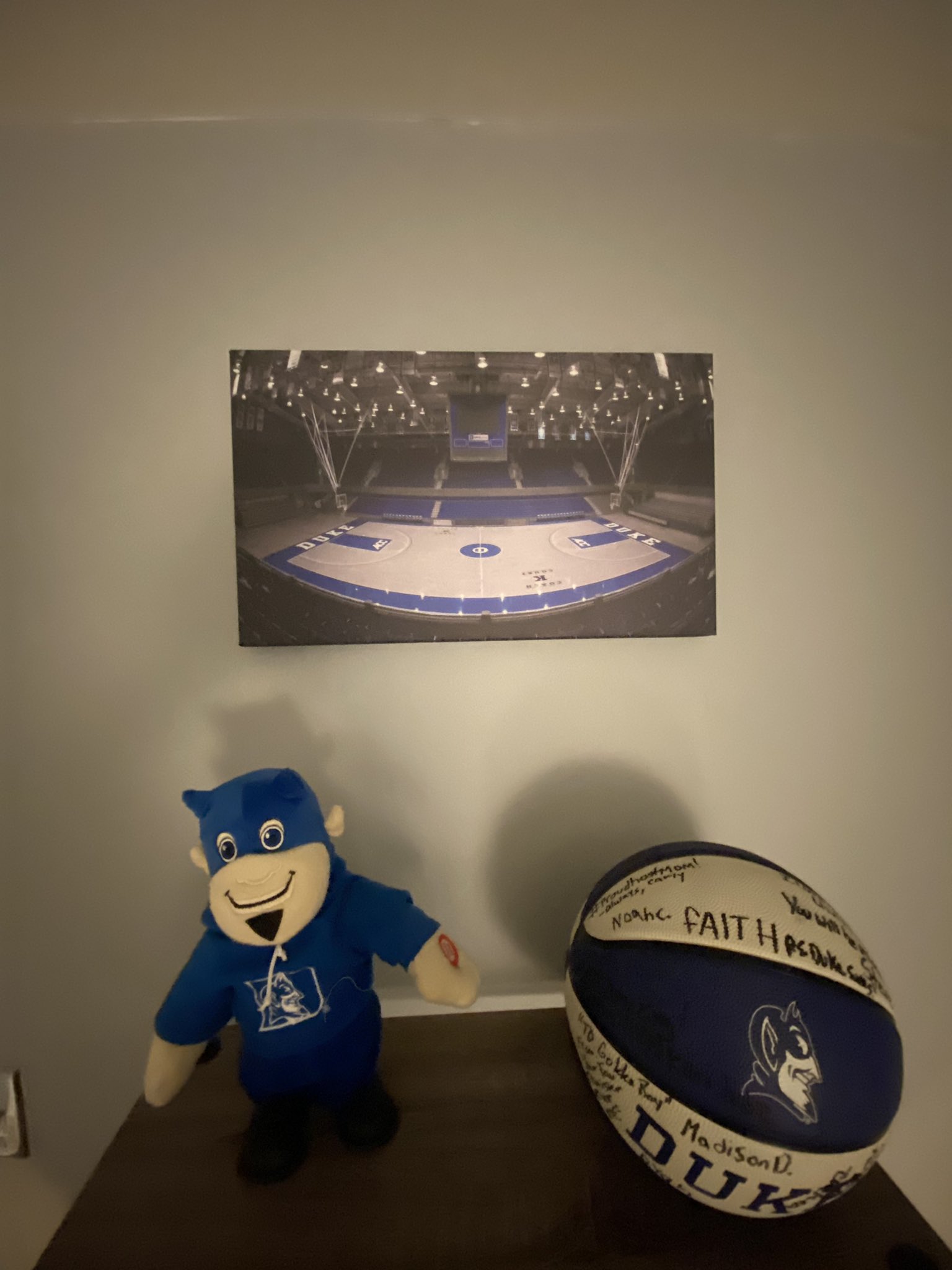 Justin Temple on Twitter: "My @DukeMBB themed office is coming together