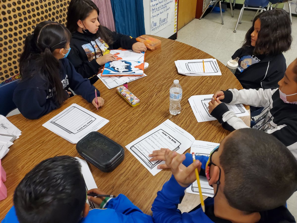 Character book reports with #DrSeuss 🙌🏽 📚📖
@Campestre_ES #teamSISD #bulldognation #ReadAcrossAmerica #ReadingInspires #thirdgrade #CampestreCobras