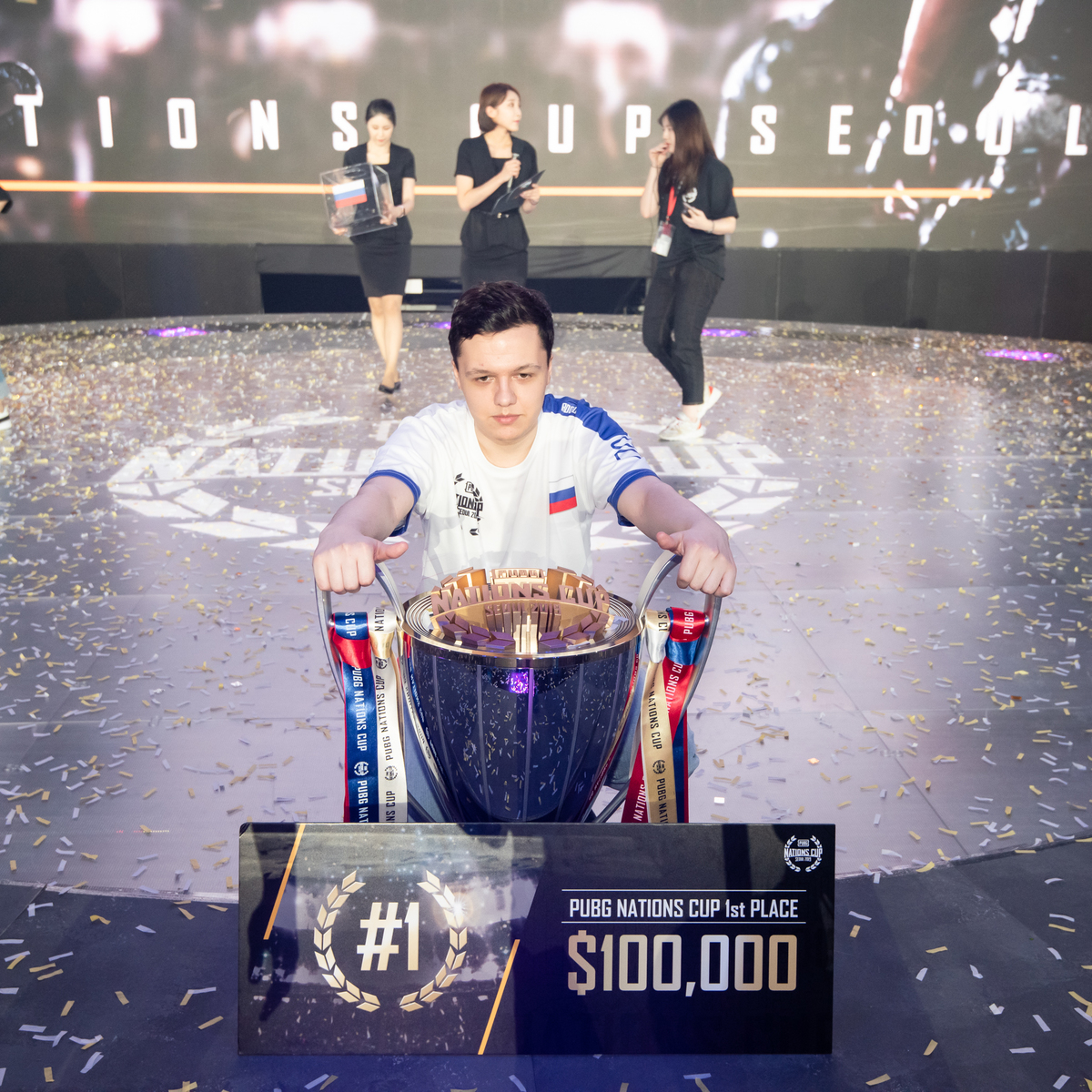 ADOUZiE's tweet image. i was proud to represent my country in 2019 on the world stage in PUBG and visited Asia, USA and Europe, I didn&apos;t meet any negative views in my direction and I want it to continue , conflicts should be resolved through negotiations , not military forces.
#StopWarInUkraine