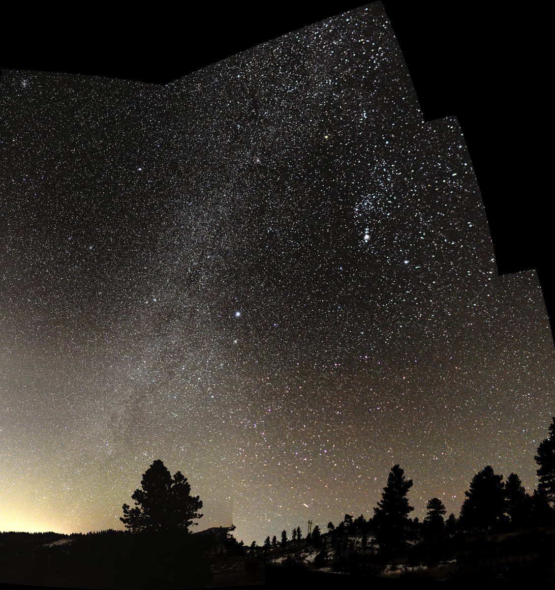DenverChannel's tweet photo. "This was between 4am and 430am today in Lake George, CO." 💫

📸: Michael Olson | Discover Colorado Through Your Photos https://t.co/daq7w7E6WJ