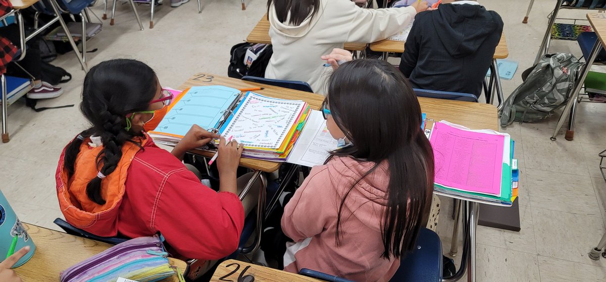 WalkerMiddleIB's tweet photo. Students work collaboratively to create and perform dialogues in Ms. Burnsed's Spanish Language Acquisition class. #IBaThinker #IBaCommunicator https://t.co/lBKChcyrEa