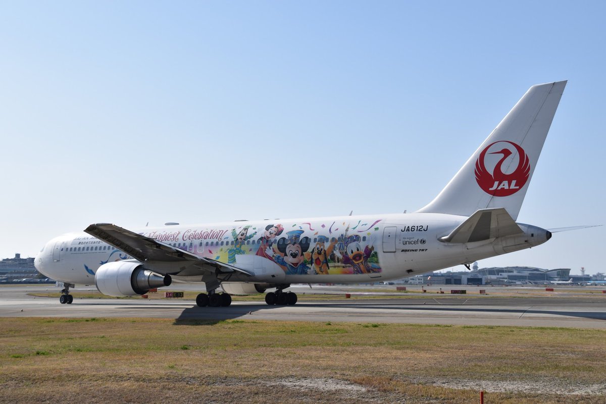 yoshi_th21226's tweet photo. こんなのもあったね。

東京ディズニーリゾート35周年記念のCelebration Express
#JAL
#日本航空
#disney 
#ディズニー
#celebrationexpress https://t.co/YNr88UzzoP
