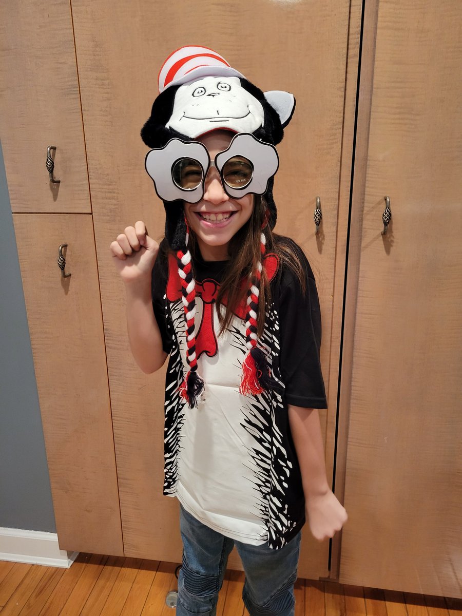 JenCal's tweet photo. Someone's ready for Dr. Seuss Day! #AbbyCaldas #JacksonAveSchool #MineolaProud https://t.co/pUJSNjWmSX