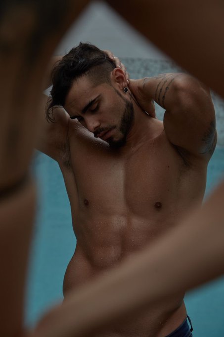2 pic. Qué haces?.. https://t.co/gQFLvTXxwm