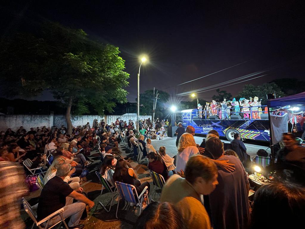 CosseCarolina's tweet photo. Muy feliz cumple al querido Club Arbolito de La Teja.!!!! En su 64 aniversario, todo el barrio con el Arbolito, festejando con nuestro Carnaval. https://t.co/wquRmKYRKf