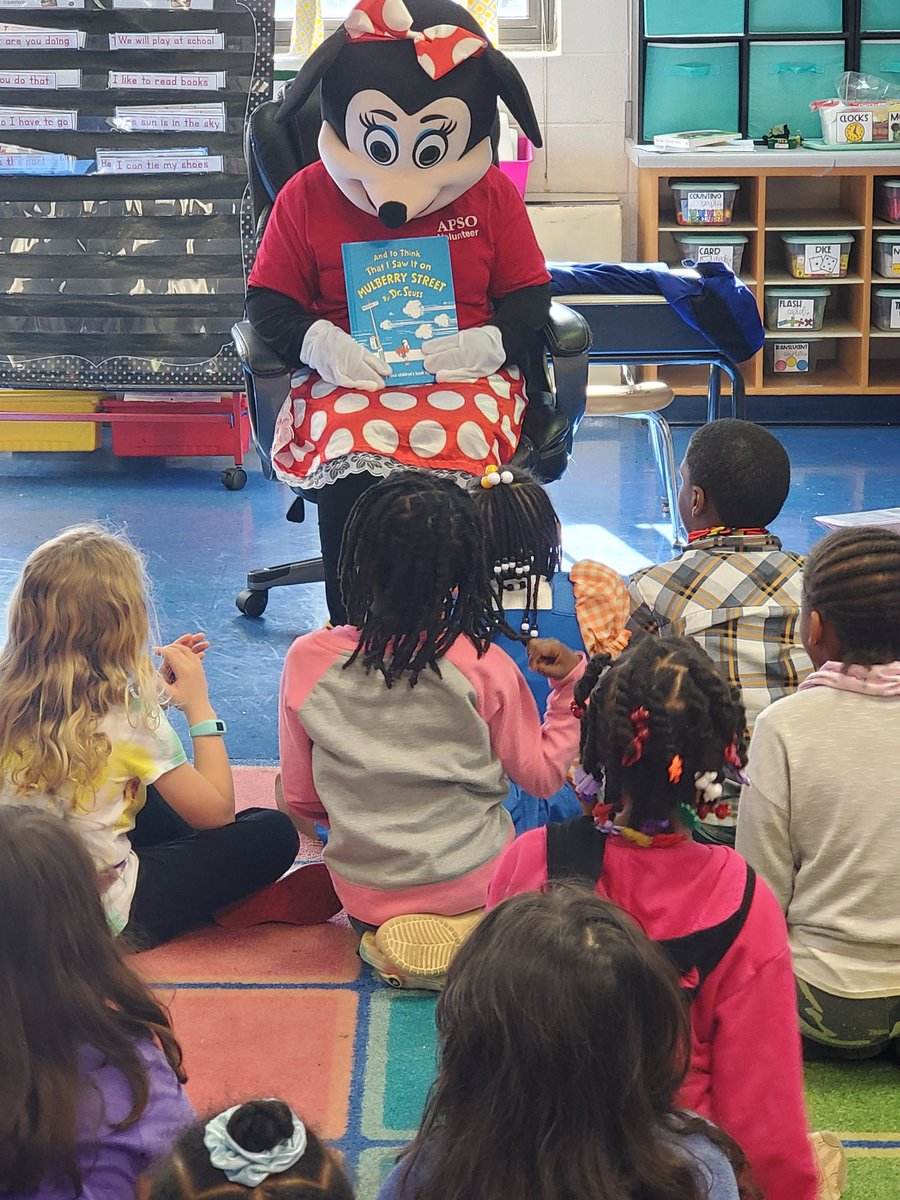 MsMGooden's tweet image. We were so excited to have former students and Minnie Mouse come out to read to our students today in honor of Dr. Seuss and Read Across America week! @TCBOE_TCCHS @adrychat @mesdebby @TCBOE