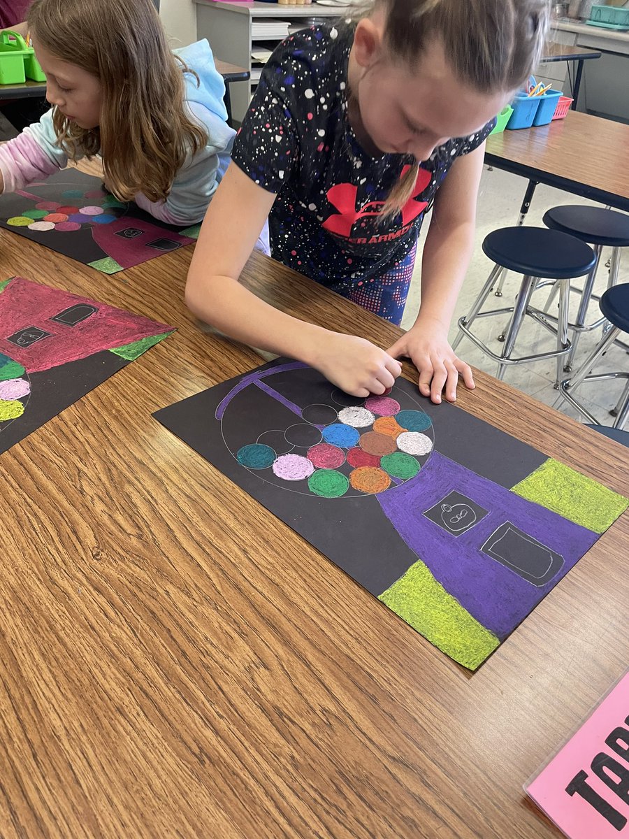dorothy_runyen's tweet photo. 3rd grade Pop Art Gumball machines inspired by artist, Wayne Thiebaud. #popart #waynethiebaud @ASES_Mavericks #comalfinearts https://t.co/7bOVzKbwCS