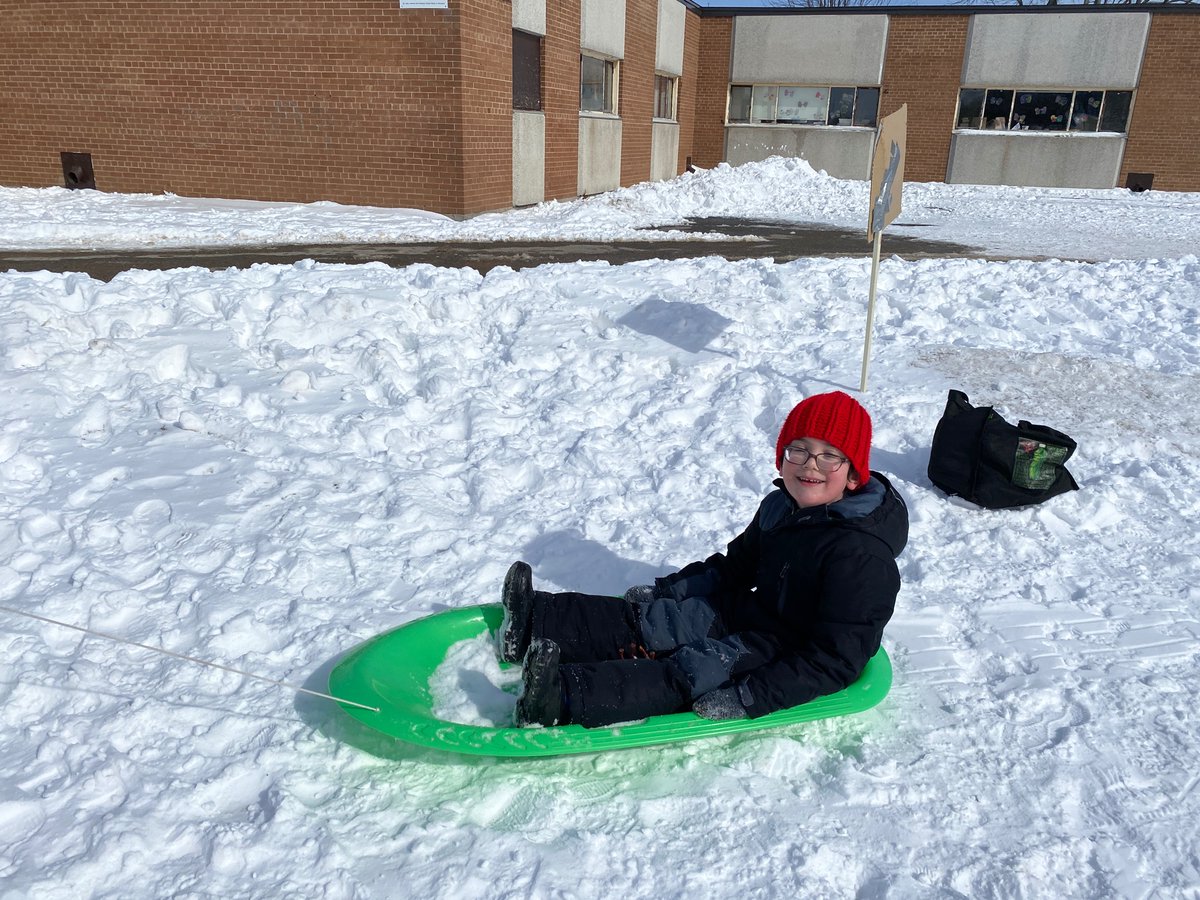 StarsInKinder's tweet photo. Thanks to the @DavisJayflower crew for organizing such a fun day!! Our Kinders had a blast @JGSimcoe_LDSB ❤️🛷🏒❄️ https://t.co/0uqFXPqfTE