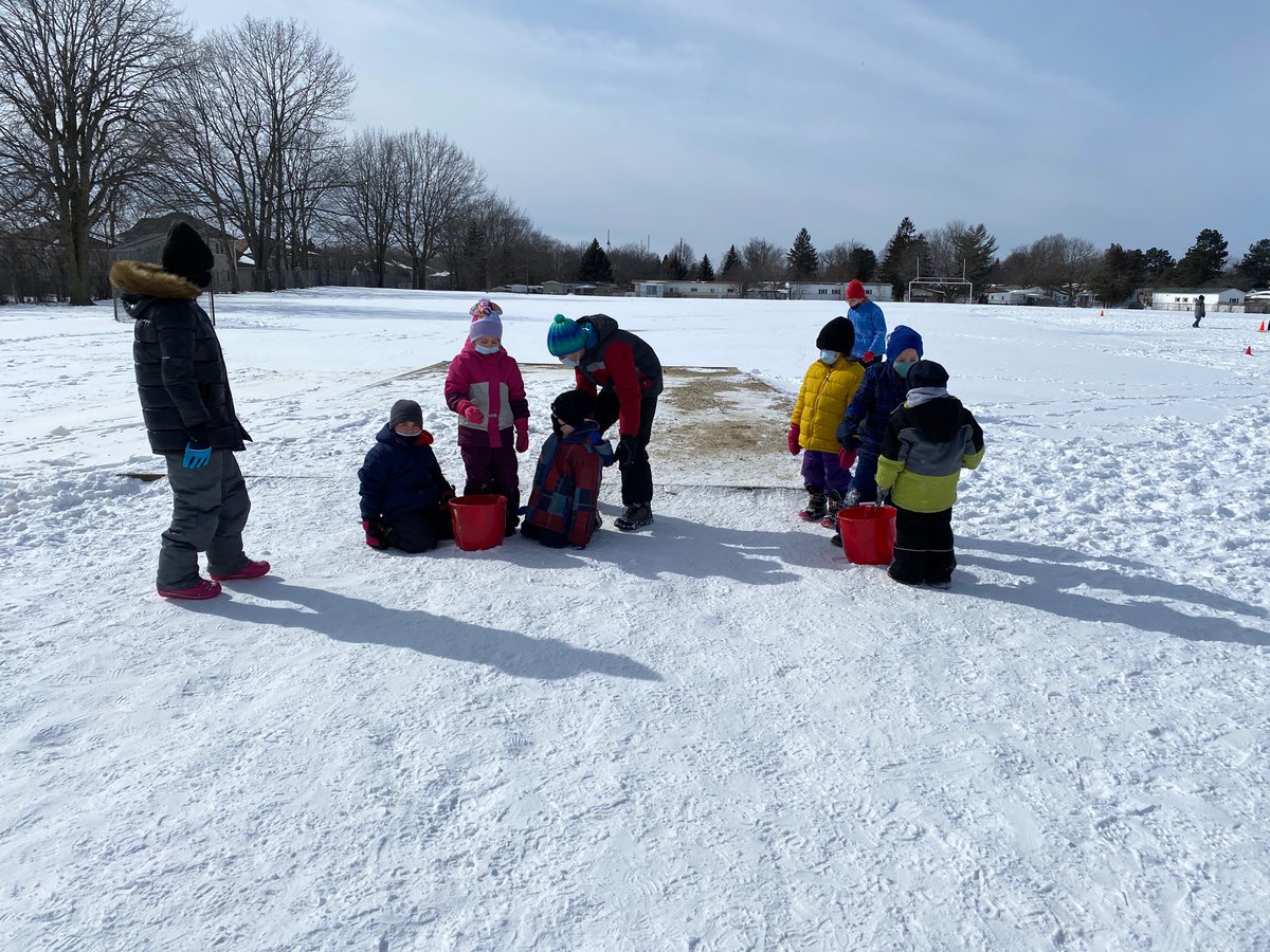 StarsInKinder's tweet photo. Thanks to the @DavisJayflower crew for organizing such a fun day!! Our Kinders had a blast @JGSimcoe_LDSB ❤️🛷🏒❄️ https://t.co/0uqFXPqfTE