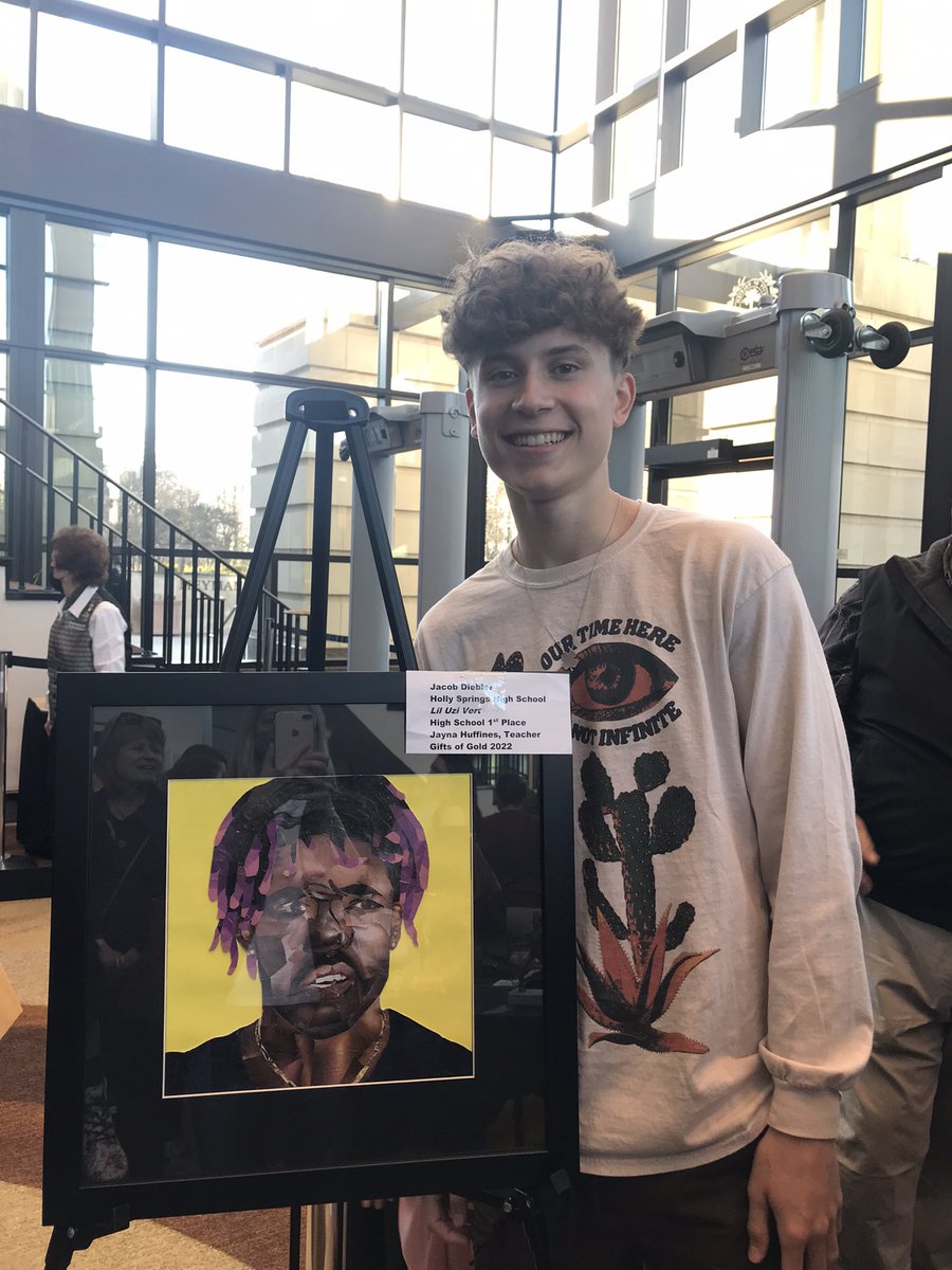 HuffinesArt's tweet photo. Super proud of HSHS artist and athlete Jacob Diebler, WCPSS’s Gifts of Gold first place winner in the High School division for an amazing collage that had everyone talking @HSHawksAD @WCPSS #GiftsofGold #HawksYeah https://t.co/pluHGoPqi8