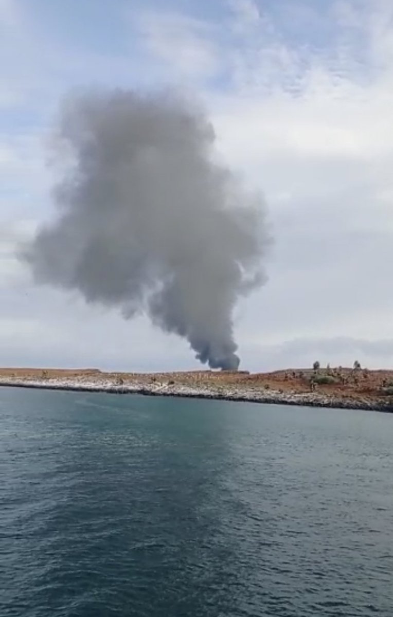 santacruzradio's tweet image. 🚨Se reportó incendio 🔥 en la embarcación de turismo 🛥 - Yate Queen Karen a la altura de la Isla Plazas. #Galápagos 

La embarcación no tenía pasajeros sólo 4 tripulantes, los cuales se encuentran a buen recaudado sin heridos.
facebook.com/10072237959788…