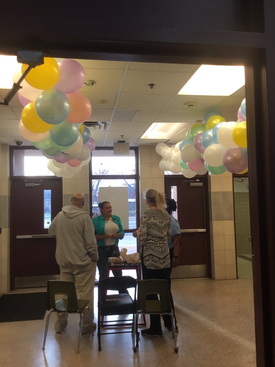 MsLLemon1's tweet photo. Austin Broncos S.T.E.A.M Night #STEAMTASTIC #STEAM #AMSPRIDE #MYIRVINGISD https://t.co/X74NEcsk3P