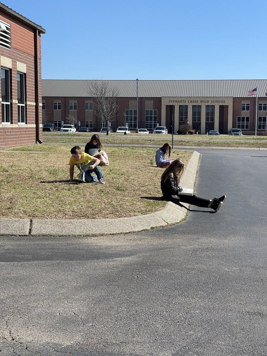 MrsRun_SCE's tweet photo. Traveling to a new destination in a good book for #readacrossAmerica week @ReadwithFletch #creeklife @RachelRenik https://t.co/jZLzZJgl9l