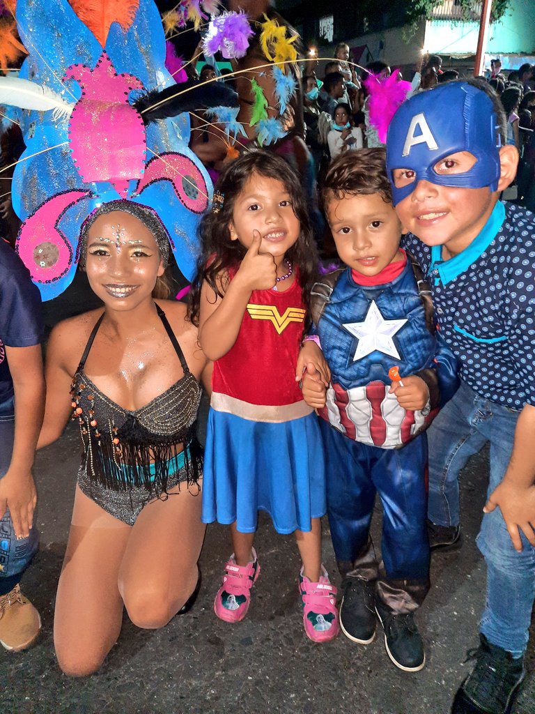 NPportuguesa's tweet photo. #VenezuelaViveElCarnaval || Así se vivió en la ciudad de Guanare "Mascarada Portuguesa 2022" desde la Av Unda a calles llenas se desbodaron, nuestras familias para celebrar el 2do Desfile de carrosas y comparsas. ¡Quien lo vive es quien lo goza! #Carnaval2022 #Portuguesa #Vzla🇻🇪 https://t.co/9RhMdPJH0b