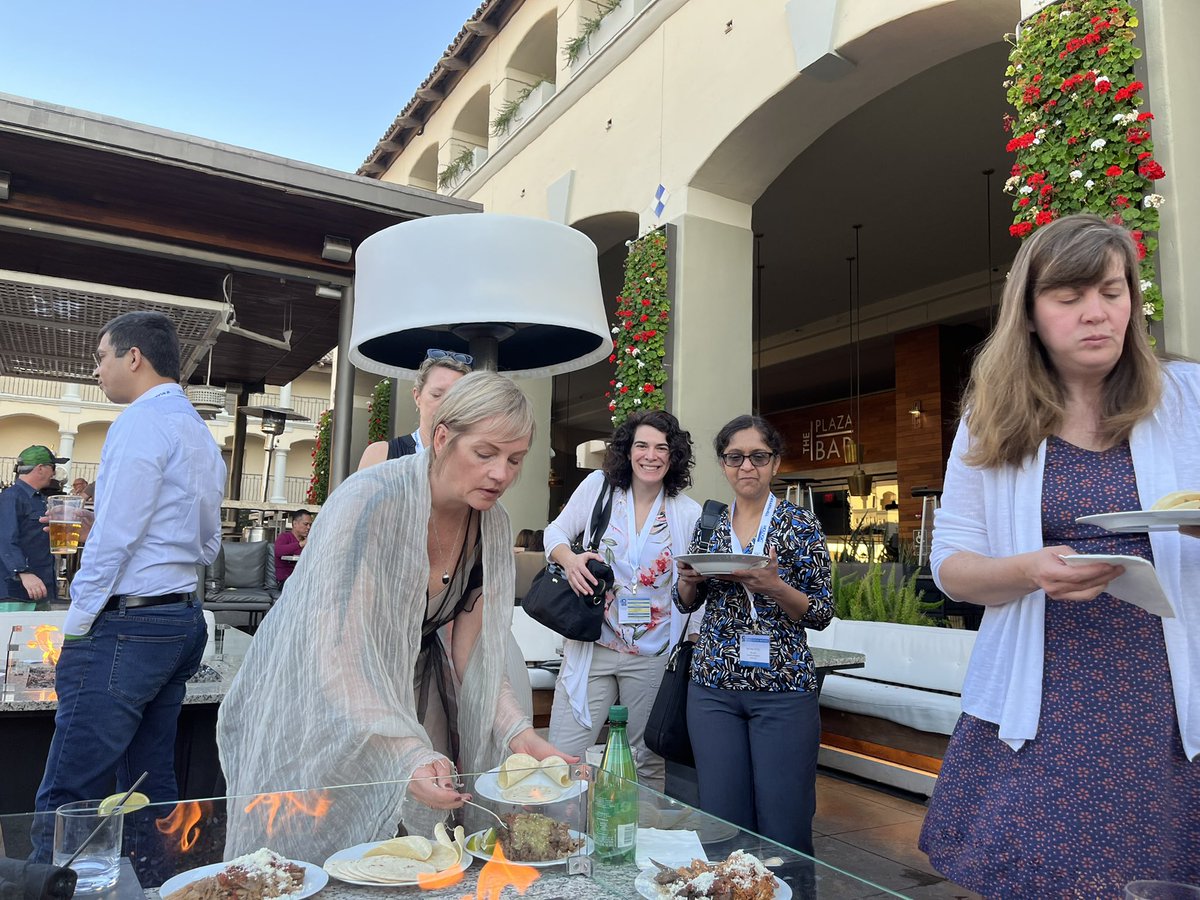 Love this dynamic work hard/play hard group: networking & camaraderie currently in progress at the @SARpelvicDFPs Happy Hour at #SAR2022! @SARpelvicDFPs @SocAbdRadiology