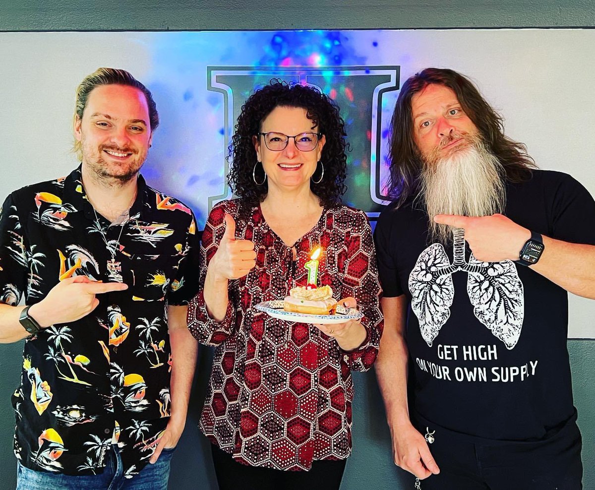 Today is <a href="/zoethrall/">Zoe Thrall</a>’s one year workversary! We can’t believe it’s already been a year since she’s jumped on as our <a href="/HideoutLV/">The Hideout Studio</a> Director of Operations! Thank you for your hard work! Here’s to many more!  #studio #manager #studiomanager #womeninmusic #womeninmusicbusiness #boss