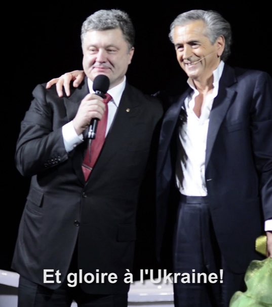 En 2014  #Poroshenko remet une medaille et promeut Andriy Biletsky, le commandant du régiment NEO-NAZI  #Azov. Alors, comment  @BHL peut-il se montrer ainsi avec un soutiens au criminel de guerre NEO-NAZIS du régiment Azov ? https://en.wikipedia.org/wiki/Azov_Battalion#Leadership_and_organisation