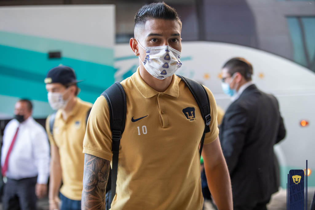 PumasMX's tweet photo. ¡LLEGAMOS! 👋

Ya estamos en Torreón, listos para el encuentro de mañana. 🐾⚽️

#ComoDebeSer #SoyDePumas https://t.co/bQbyCVvUWz