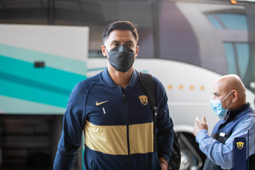 PumasMX's tweet photo. ¡LLEGAMOS! 👋

Ya estamos en Torreón, listos para el encuentro de mañana. 🐾⚽️

#ComoDebeSer #SoyDePumas https://t.co/bQbyCVvUWz