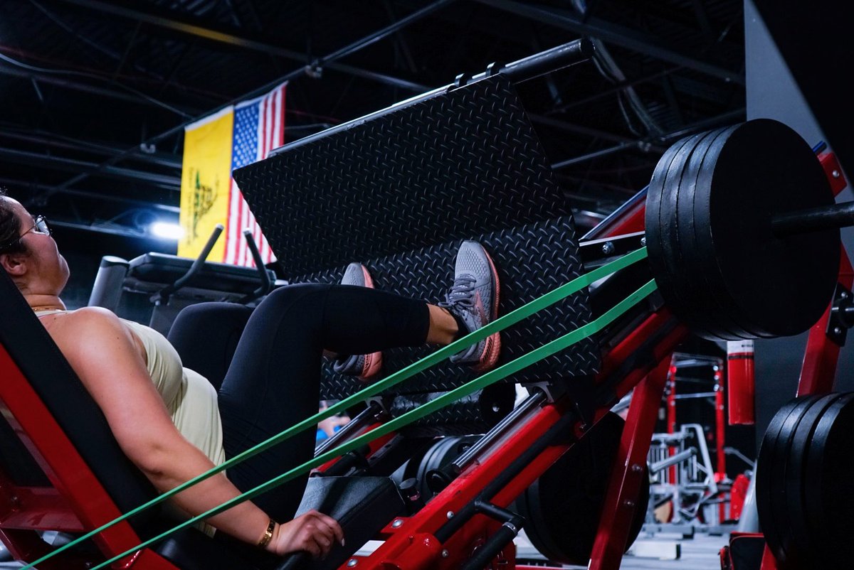 Body_By_Block's tweet photo. Banded leg press w/4 plates per side https://t.co/1uSOILDqBN