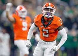 KellyKenyan's tweet photo. Extremely Blessed to Receive another Power 5 Offer From The OKLAHOMA St. Cowboys  

@danhammer11 @seancooper_c4 
@Wbwhitson  @brandidsports @swiltfong247

#IGTBAYJ https://t.co/dCVBHZdmKZ