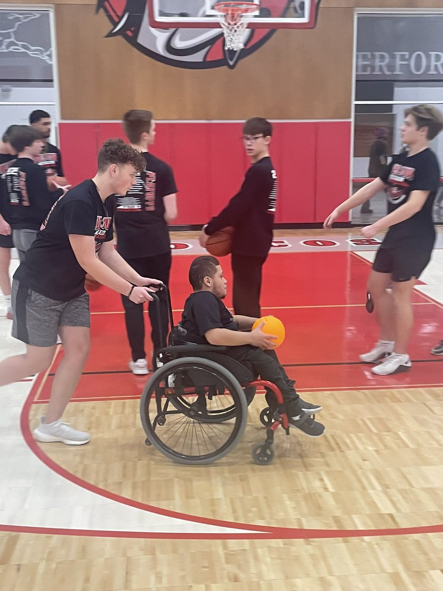 Thanks to all the guys who came out and worked the 
Camp Champions. What a great event!  #Belton #GiveBack #ProudCoach 

<a href="/BeltonHS/">BeltonHS</a> <a href="/BeltonISD/">BeltonISD</a> <a href="/BeltonISDAth/">Belton ISD Athletics</a>