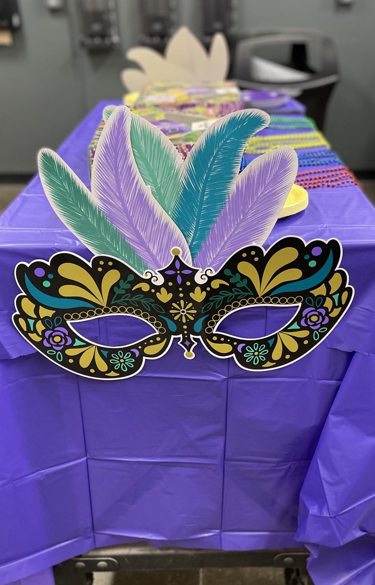 8518Celebration's tweet photo. Lots of smiles today! Celebrating Fat Tuesday! @JenniferSoden4 @morales8518 https://t.co/2WL0BeQ3oA