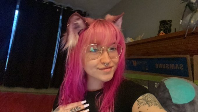Another gift I got today- um I&rsquo;m obsessed https://t.co/FoHHUaqjBO