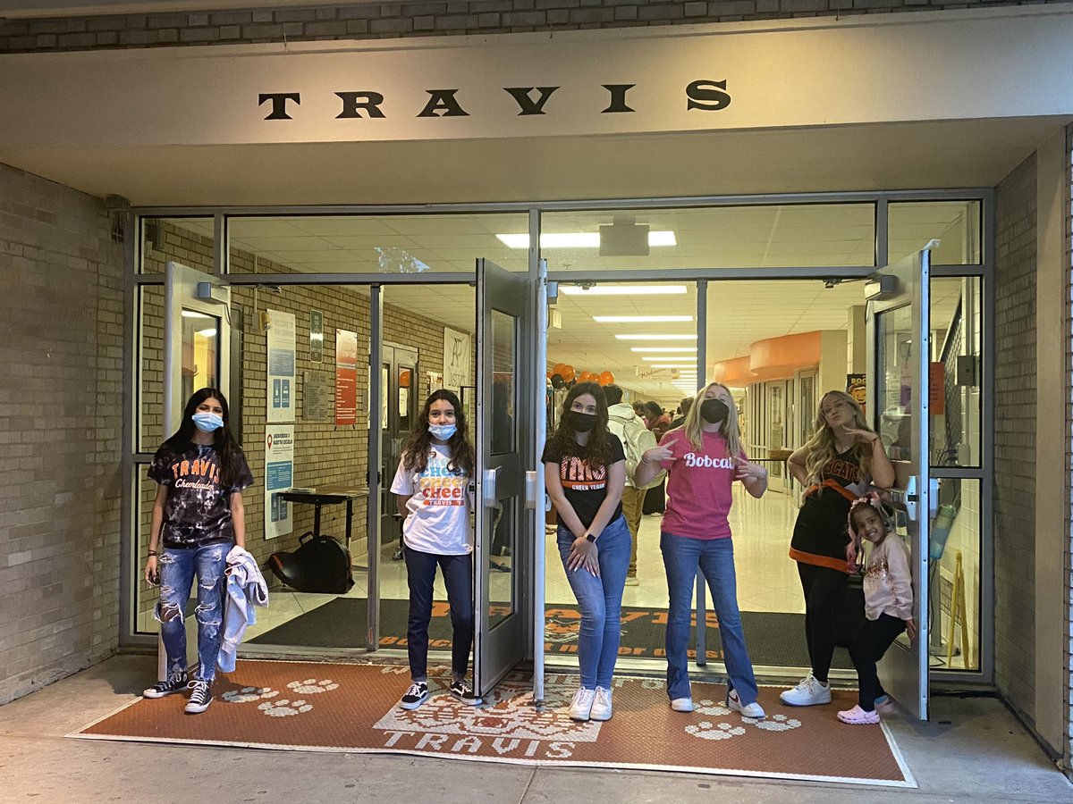 MrsMcGowan17's tweet image. Travis Cheer ready to welcome you to open house📣🧡 @TravisMSBobcats #tmscheer