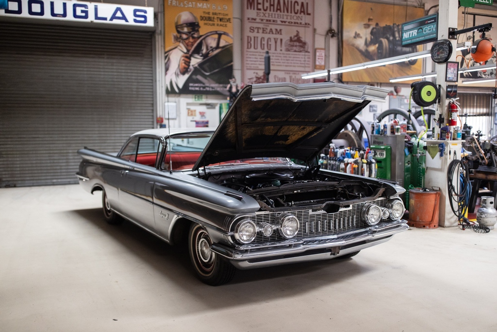lenos_garage's tweet photo. Quick check-up on Jay's 1959 Super 88 before an evening cruise.

#LenosGarage #JayLenosGarage #LenosCarCare #AutoDetailing #Super88 https://t.co/WlJFGg3HVQ