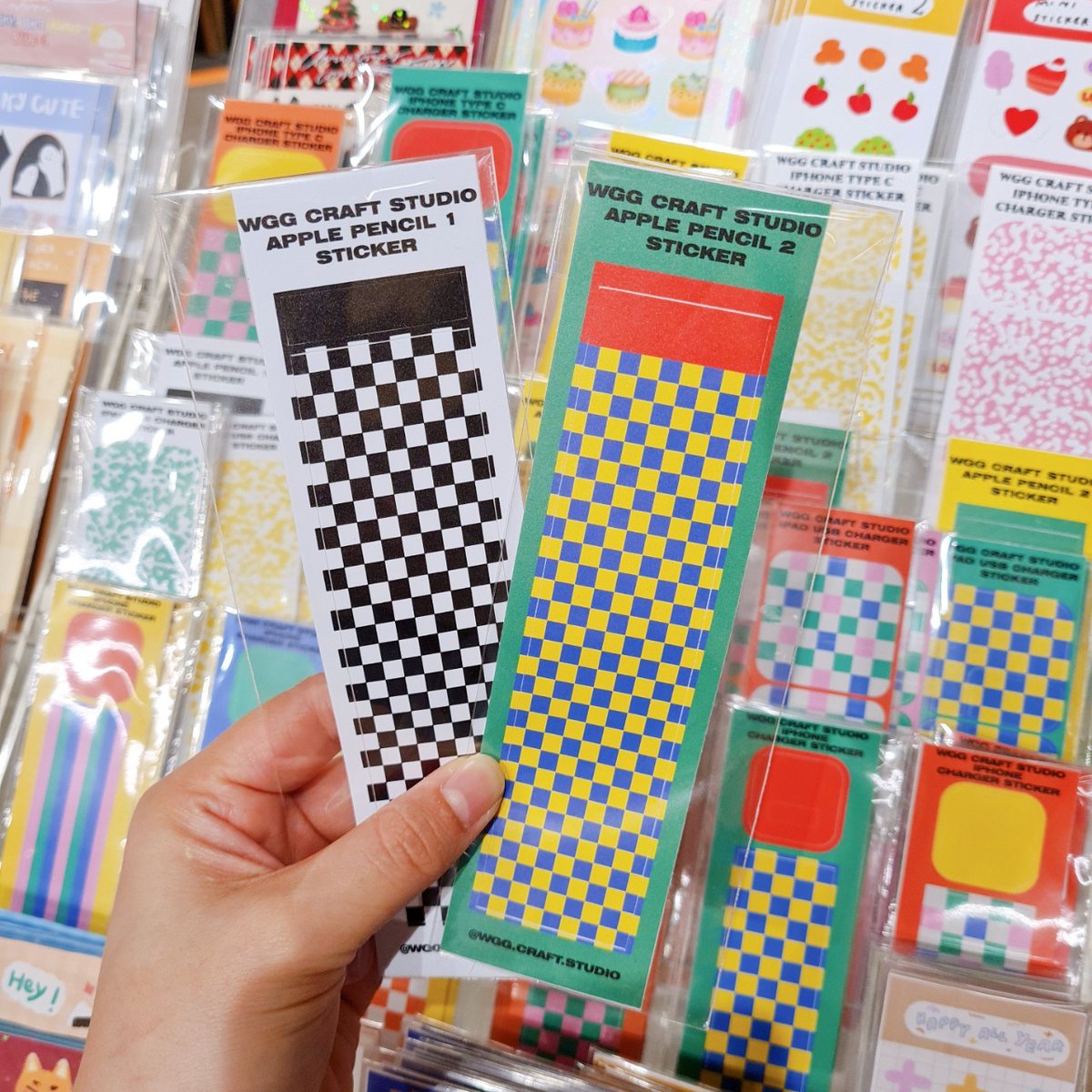 🧡 เพิ่มความน่ารักให้กับที่ชาร์จแบตของเราด้วยสติกเกอร์จาก WGG K Shop กัน! 🔌🔋 มีสำหรับทั้ง Iphone /  Ipad รวมถึง Apple Pencil ทั้งสองรุ่นเลย

Price : 30.- / 40.- / 70.-