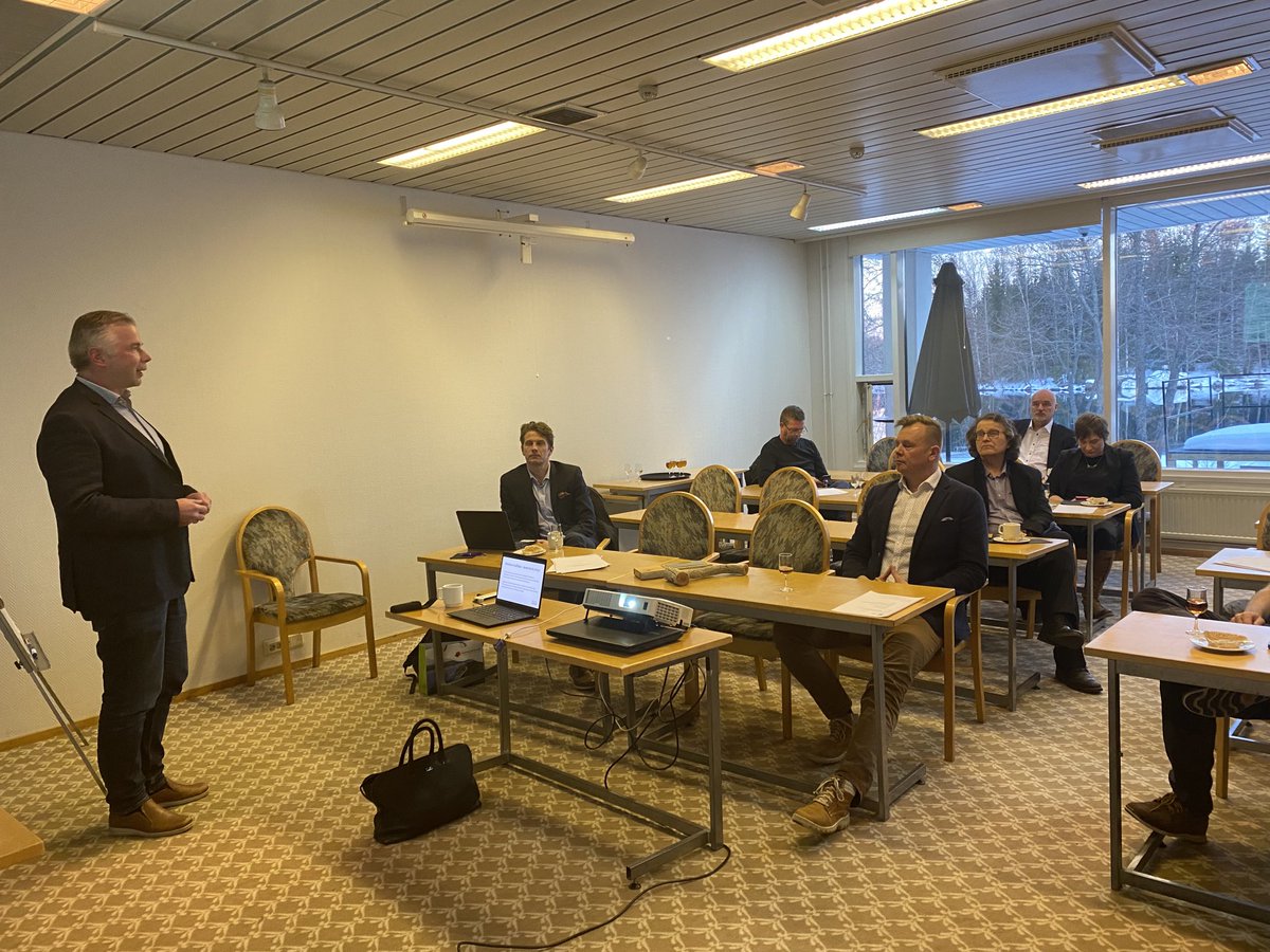 Valkeakosken kauppakamariosaston kevätkokouksen kokousesitelmän piti Tampereen hallituspartnereiden pj Sami Somero