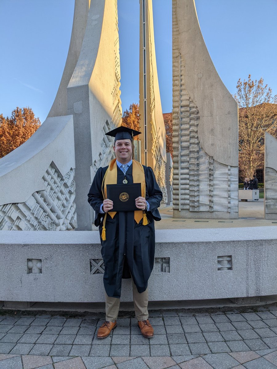 RocketCareers's tweet photo. College degree ✔️ David recently earned his degree in cloud computing and solutions from Purdue University Global with Rock Academy, our tuition reimbursement program! Check out his career story and learn more about Rock Academy: https://t.co/6ggCBXTbpd 

#MyRocketCareer https://t.co/SabfD143LP