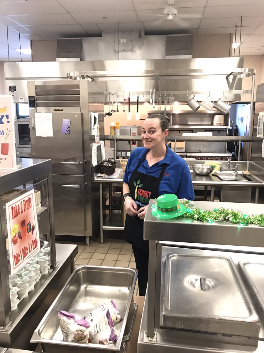 CopperHillES's tweet photo. Thank you to our partners at Maschio’s for providing a fun, delicious, &amp; nutritious chef’s day! #CHFun #CHTreats 💚🐾 🌮 https://t.co/ibVFwLlgGD